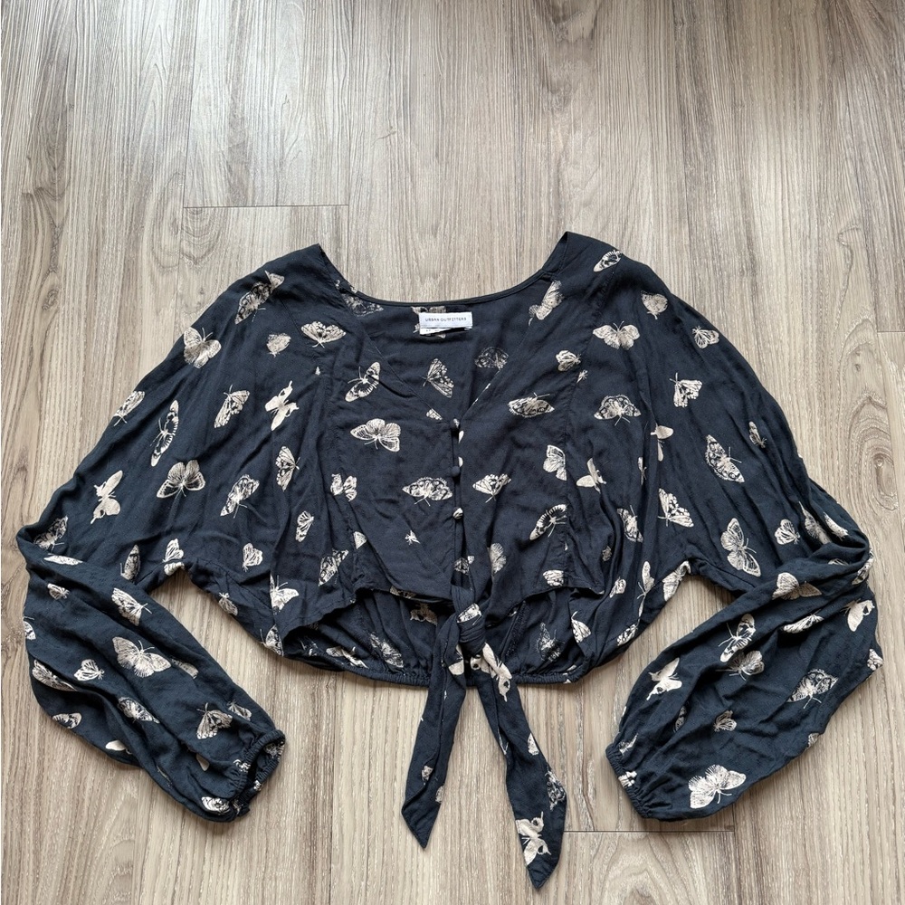 Urban Outfitters Long Sleeve Cropped Blouse